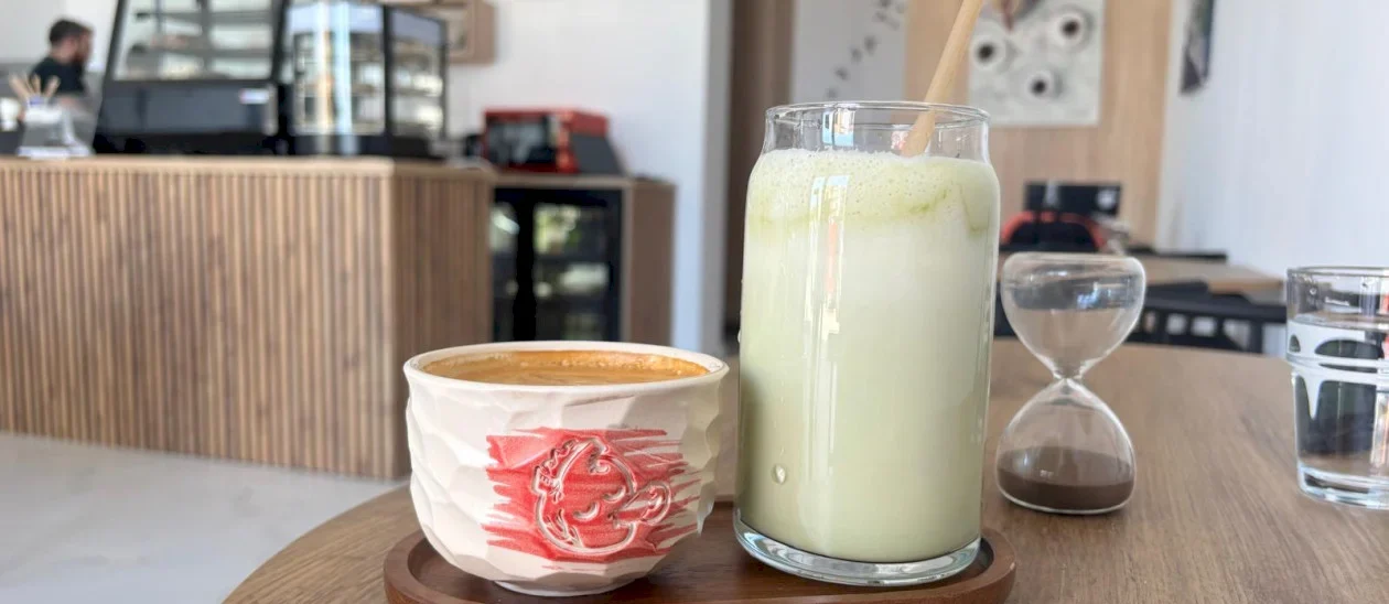 Dimineți cu palmieri și flat white în Sectorul 3 – la Veins Coffee, cafeneaua nou-nouță din Titanul Nou